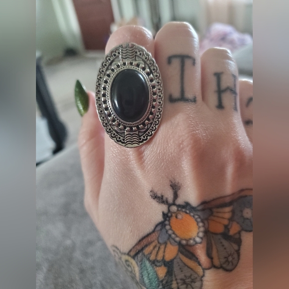 Large Black Stone Art Deco Style Ring - Picture 3 of 6